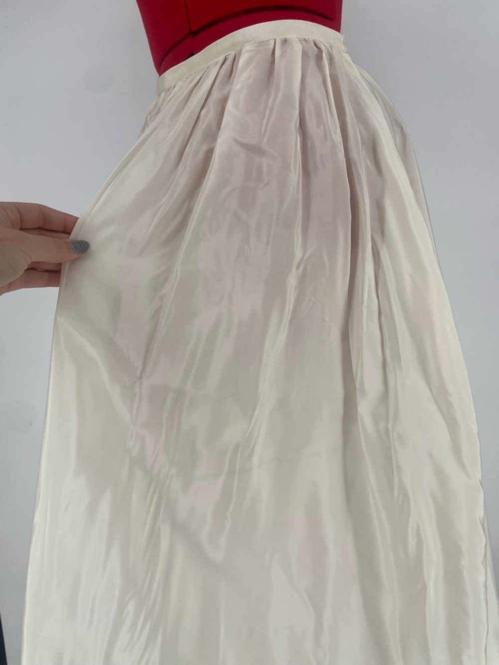 1960s Empire Waist Classic Short Sleeve Wedding Dress W/ Bow Waist & Petticoat - Picture 12 of 16